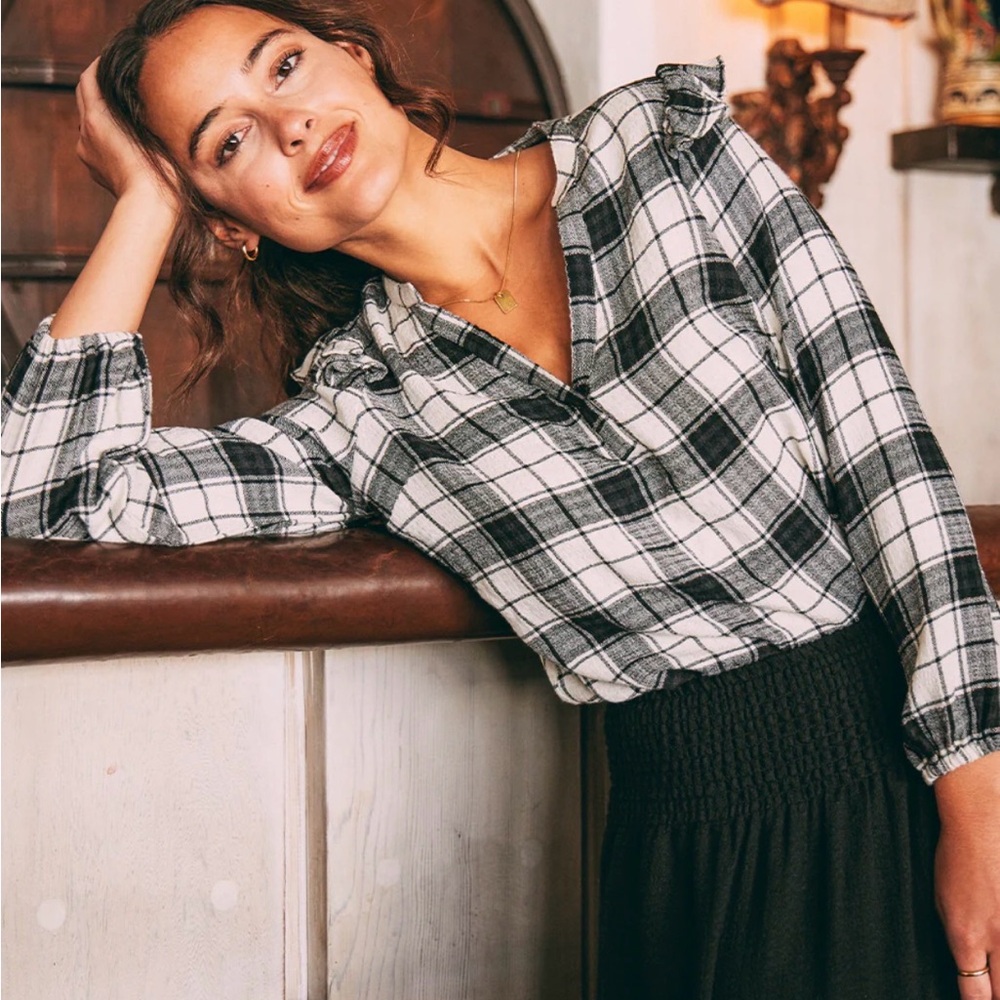 Marine Layer Jamie Ruffle Sleeve Top size S